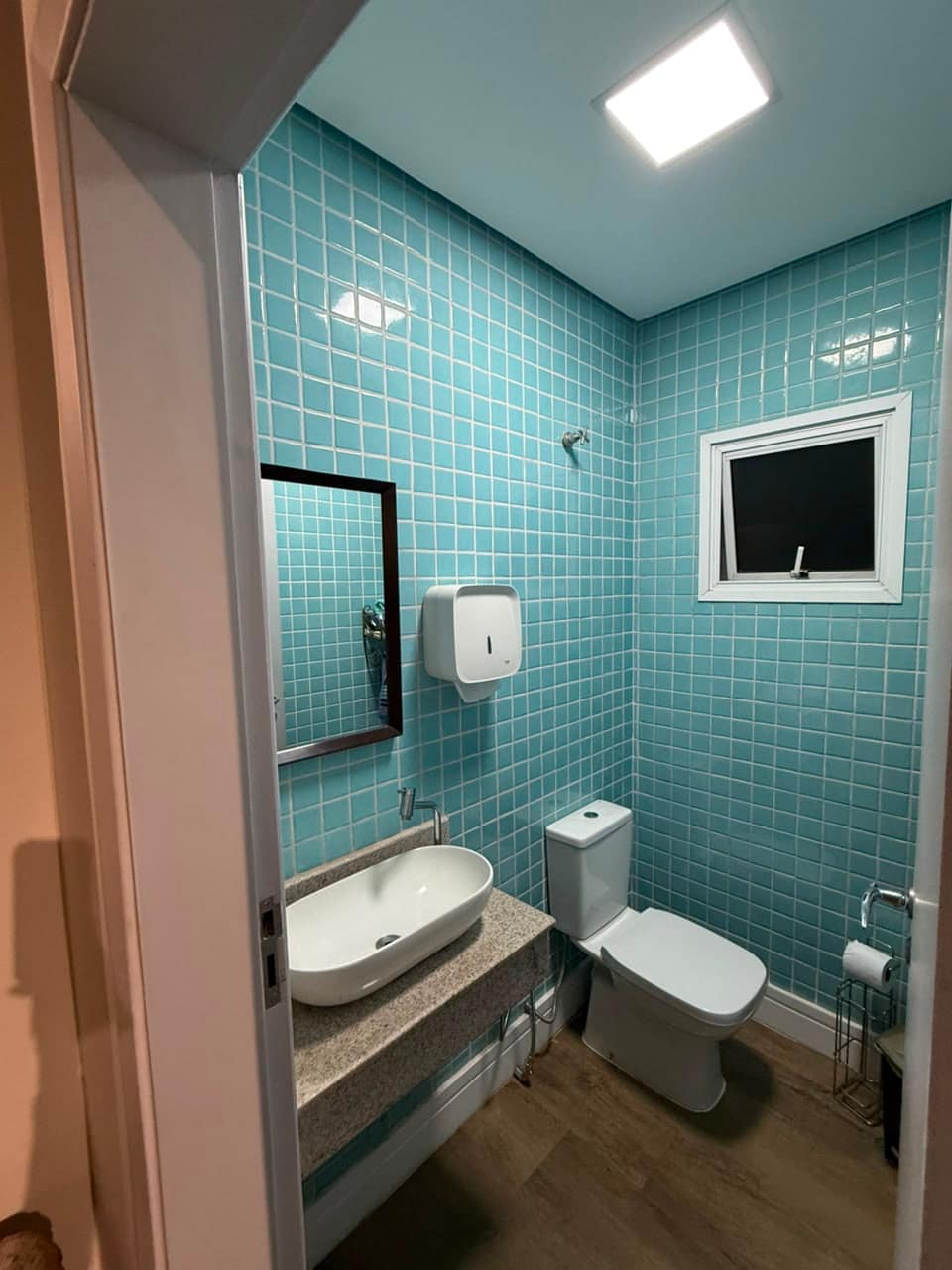 Miniatura da foto 4 do imóvel Casa de Alto Padrão com 3 Suítes, Escritório e Lareira em Condomínio