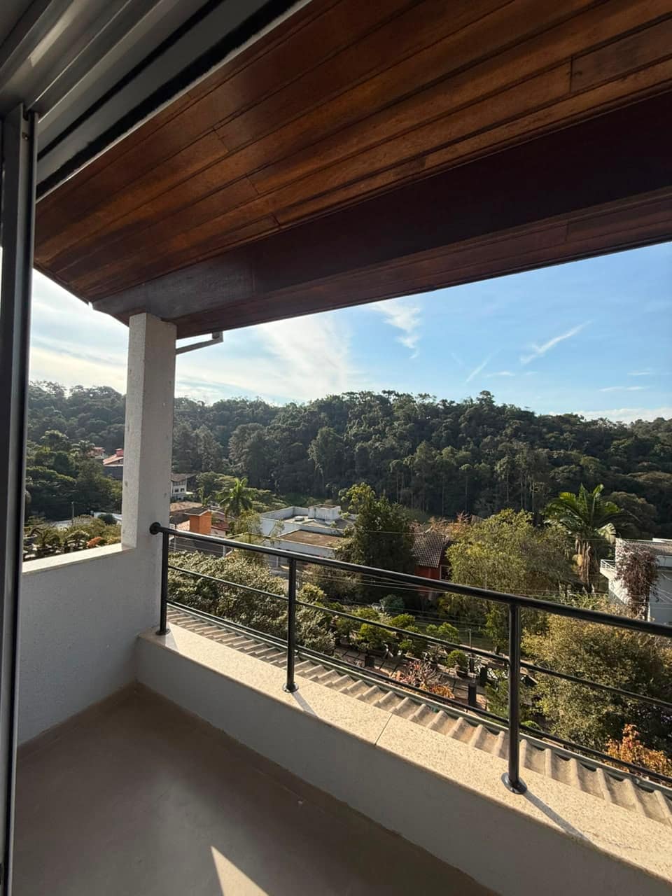 Miniatura da foto 6 do imóvel Casa de Alto Padrão com 3 Suítes, Escritório e Lareira em Condomínio