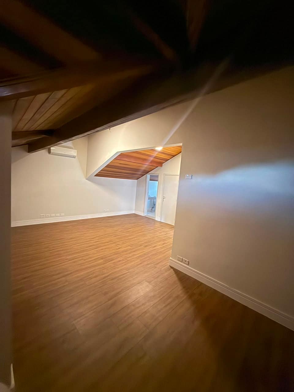 Miniatura da foto 23 do imóvel Casa de Alto Padrão com 3 Suítes, Escritório e Lareira em Condomínio