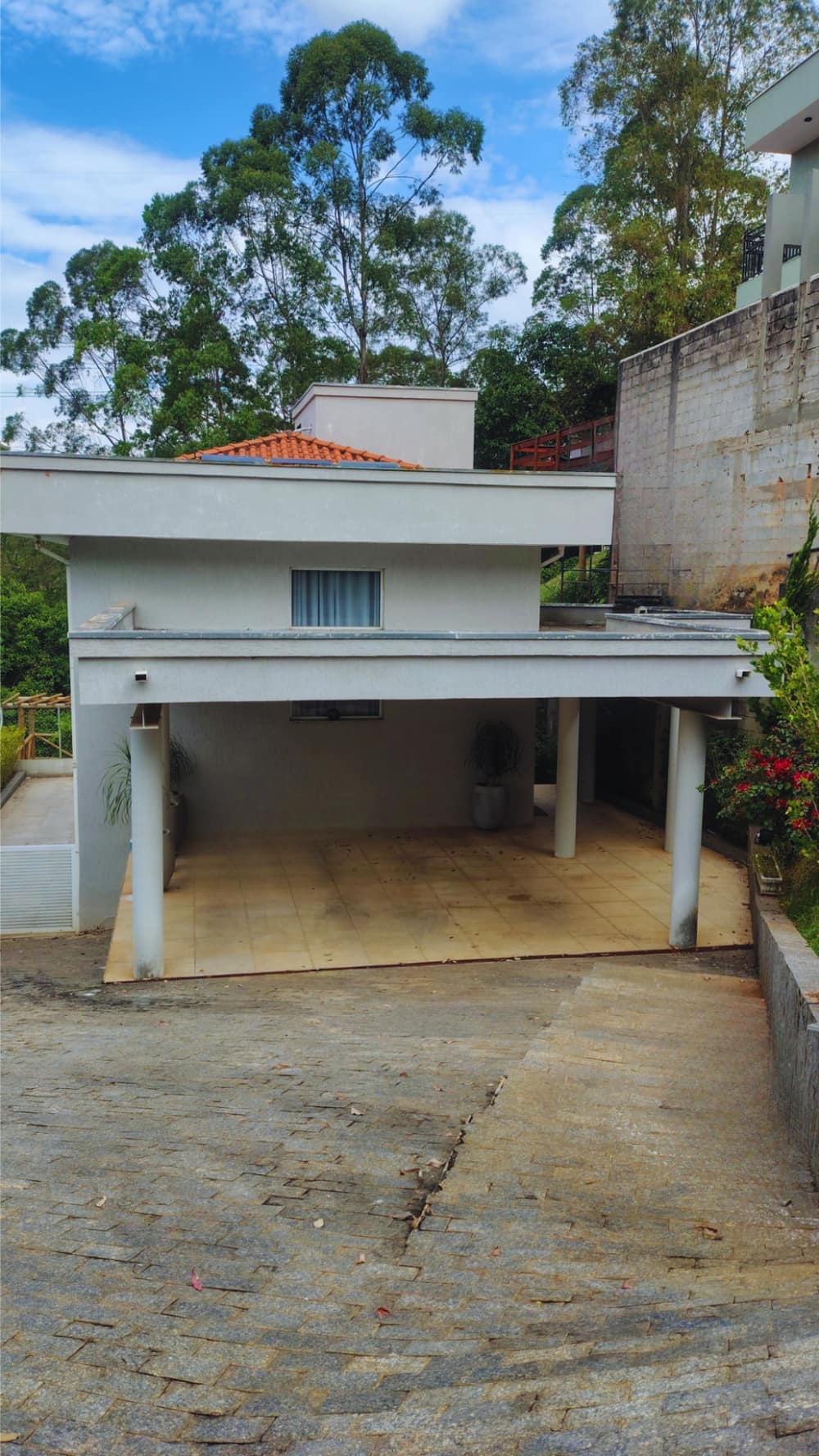 Foto do imóvel Casa Moderna com Área Gourmet, Piscina e Deck de Madeira, imagem 1 de 1