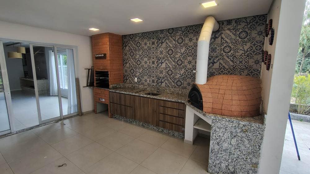 Miniatura da foto 4 do imóvel Casa Moderna com Área Gourmet, Piscina e Deck de Madeira