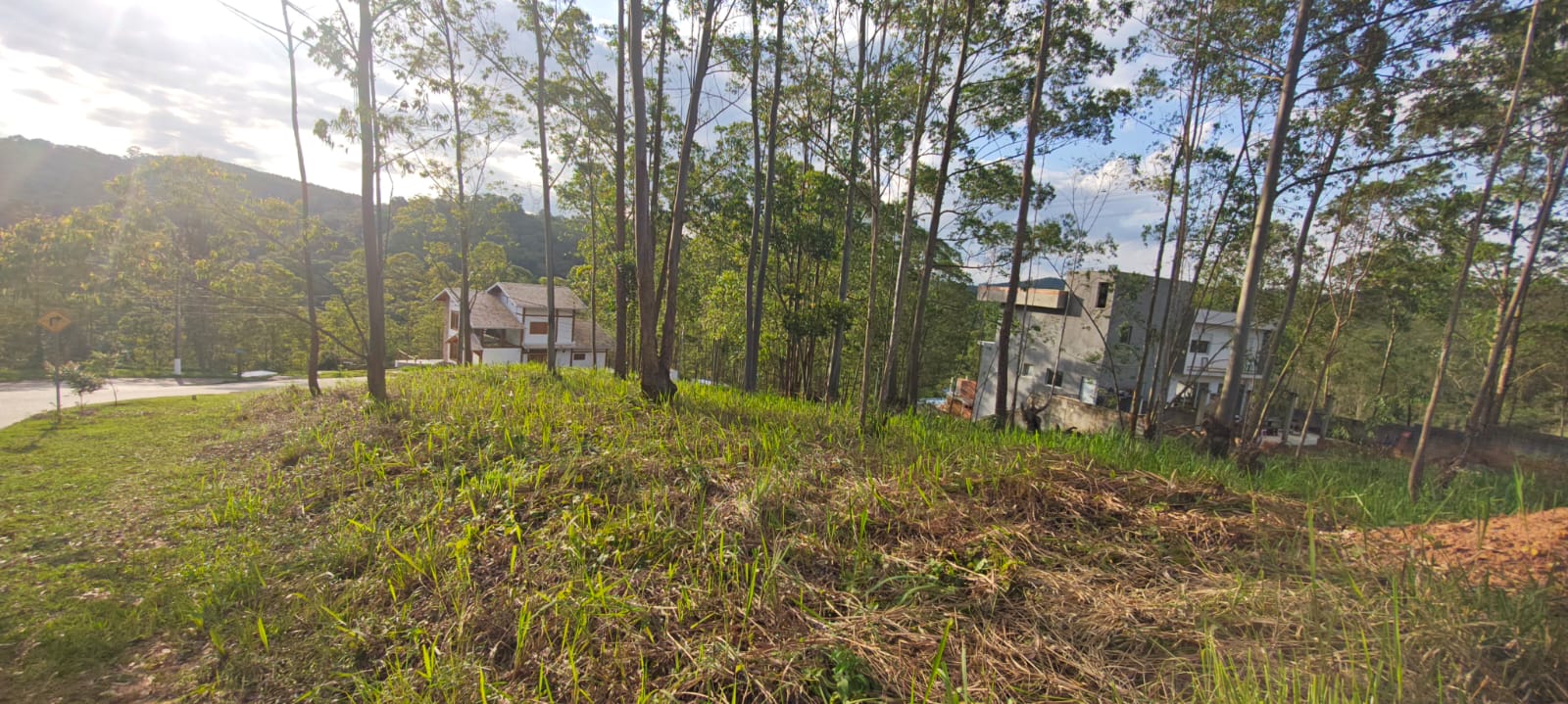 Foto do imóvel Terreno com excelente topografia no loteamento capital Ville, imagem 1 de 2