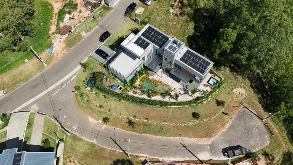 Miniatura da foto 3 do imóvel Casa Contemporânea com Vista Livre para a Serra, Integração Total e Suíte Master com Terraço — Condomínio Fechado