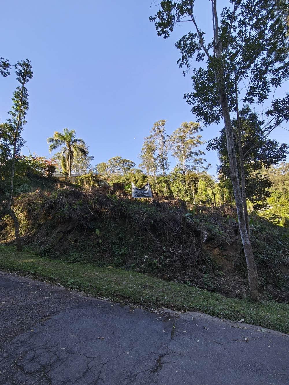 Foto do imóvel Terreno de 1.020m2 -  Ótima Topografia e Localização - Limpo e Licenciado Loteamento Capital Ville, imagem 1 de 1